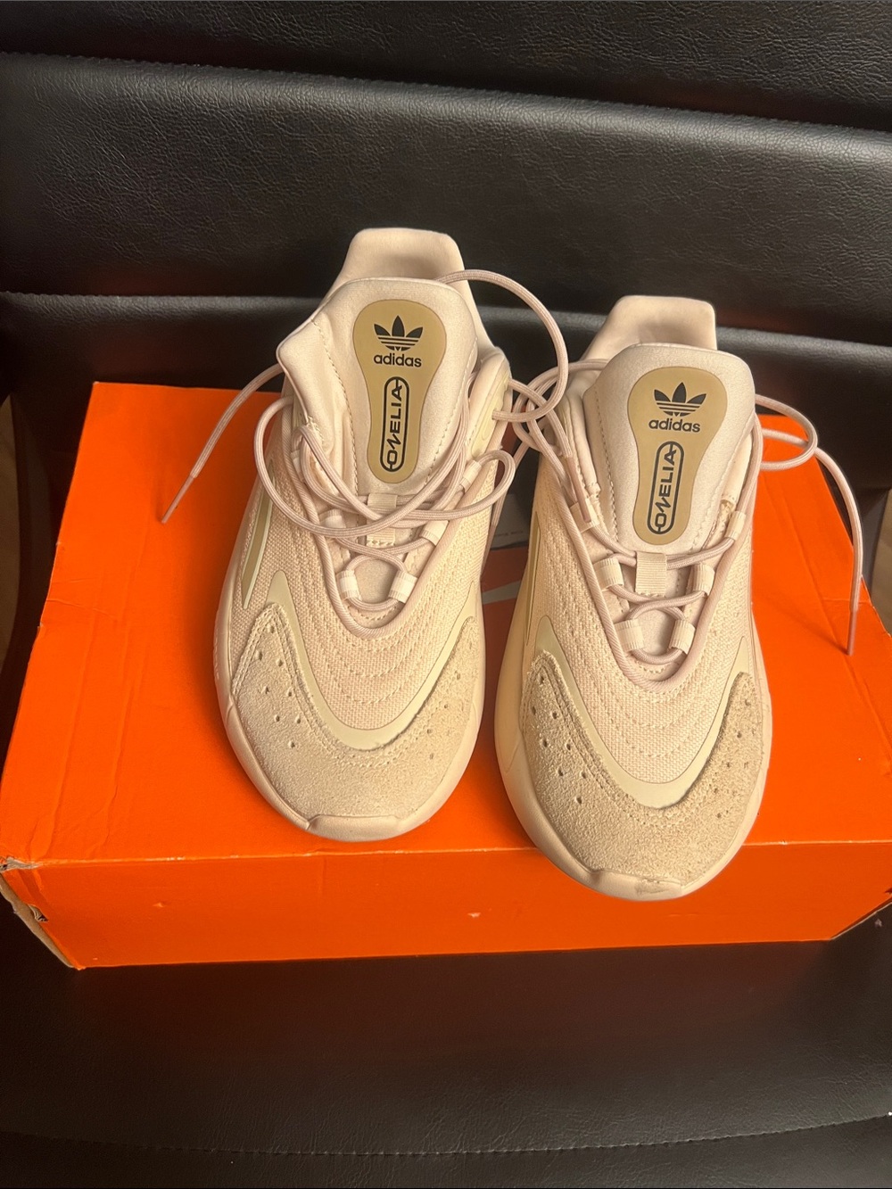 adidas Women’s Ozelia Sneakers size Beige size 4.5